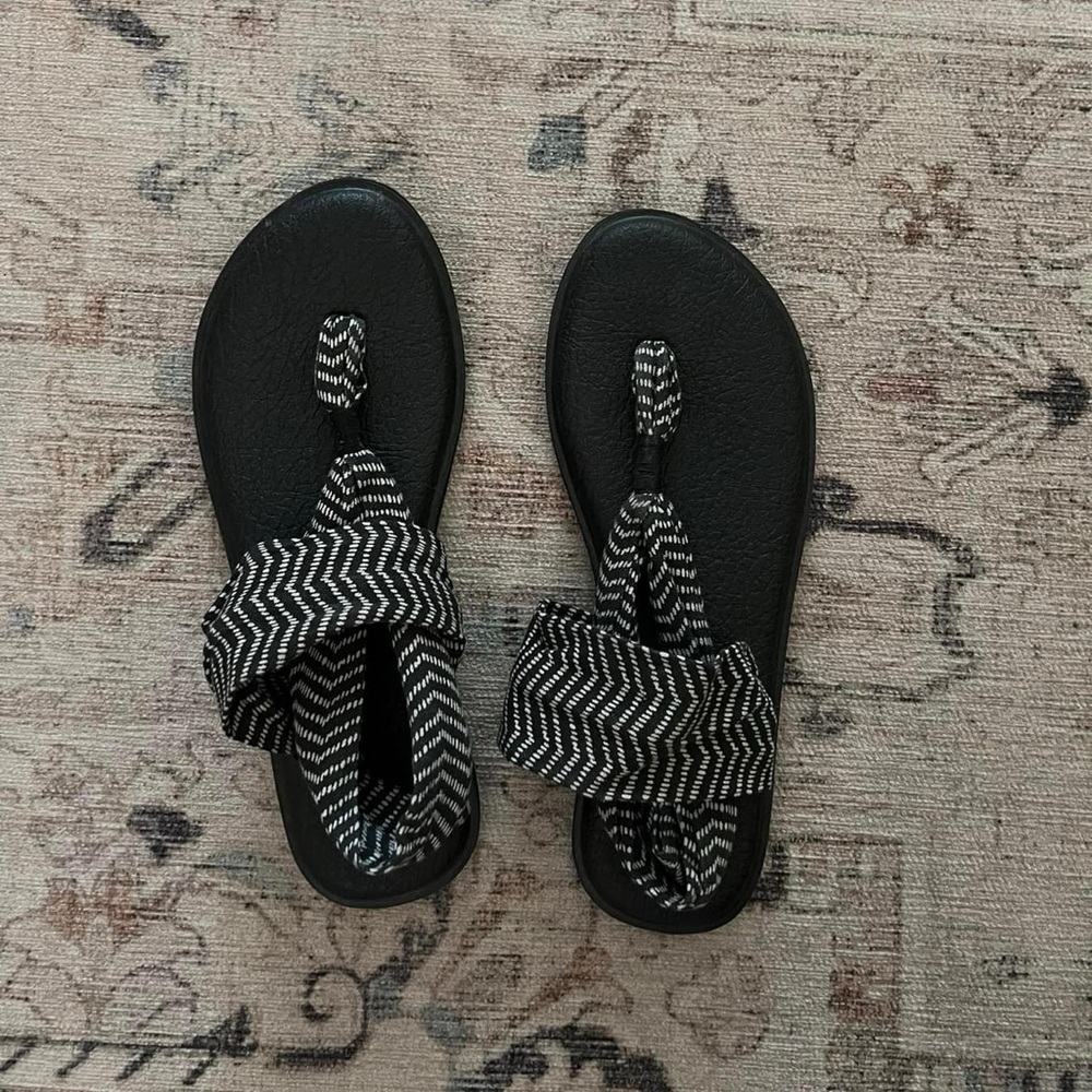 Sanuk Sandals. Barely worn